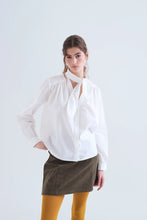 Carica l'immagine nel visualizzatore di Gallery, Compania Fantastica- Camicia con fiocco strutturato