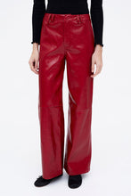 Carica l&#39;immagine nel visualizzatore di Gallery, Wild Pony- Pantalone ecopelle
