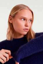 Carica l&#39;immagine nel visualizzatore di Gallery, Compania Fantastica- Maglione blu testurizzato
