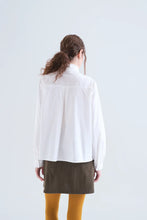 Carica l'immagine nel visualizzatore di Gallery, Compania Fantastica- Camicia con fiocco strutturato
